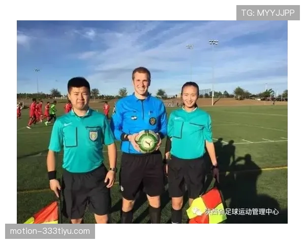 足球中合法冲撞的判罚标准与裁判执行规则解析